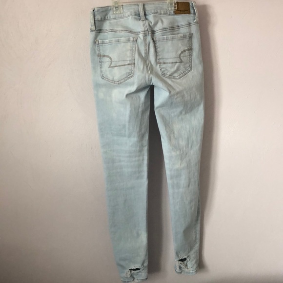 American Eagle light wash ripped jeans - Picture 3 of 3